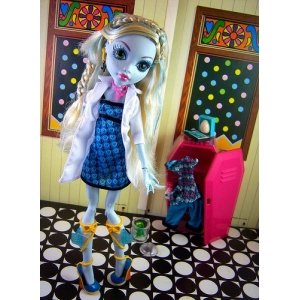 Кукла MONSTER HIGH В классе - Лагуна Блю (со шкафом)