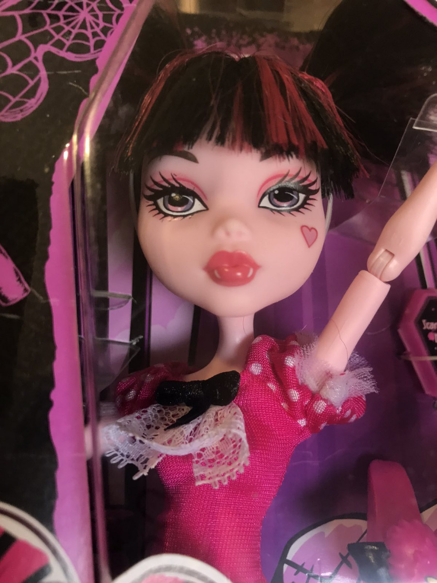 Кукла MONSTER HIGH Пижамная вечеринка - Дракулаура в пижаме « Каталог «