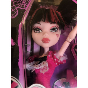 Кукла MONSTER HIGH Пижамная вечеринка - Дракулаура в пижаме 