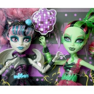 Сет из 2 кукол MONSTER HIGH Зомби Шейк - Рошель Гойл и Венера Макфлайтрап