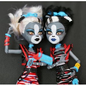 Сет из 2 кукол MONSTER HIGH Зомби Шейк - Пуррсефона и Мяулодия