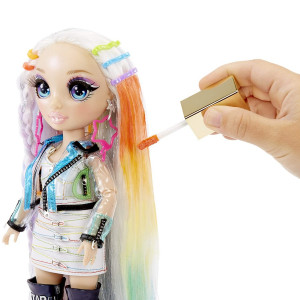 Игровой набор с куклой Rainbow High - Студия с Rainbow Raine 