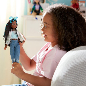 Disney Store Official Elsa ILY 4EVER Doll – Poseable Toy with Minnie Mouse Headband, Mickey Balloon, Park Snack Surprise & Other Accessories